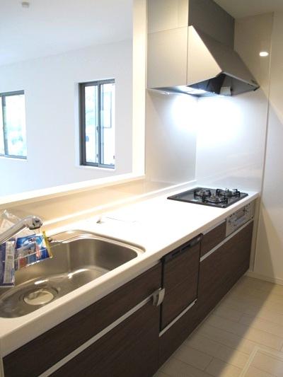 Kitchen. Indoor (11 May 2013) Shooting