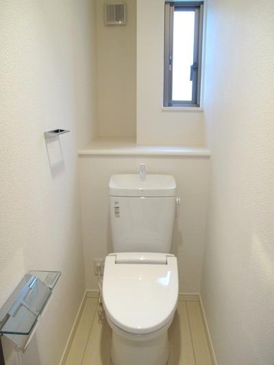 Toilet. Indoor (11 May 2013) Shooting