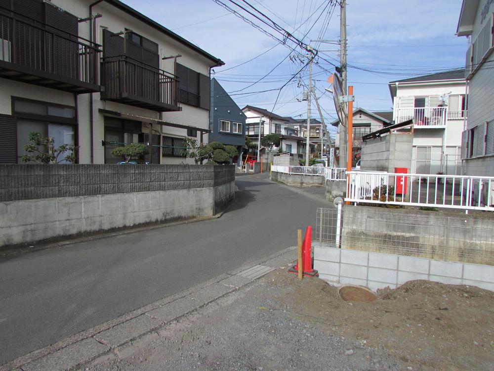 Local photos, including front road. Local (12 May 2013) Shooting