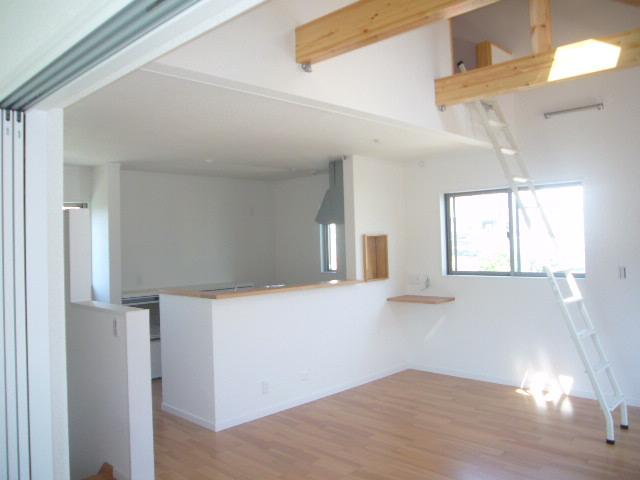 Same specifications photos (living). Same specifications Gradient ceiling with loft