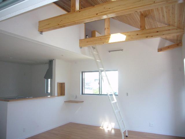 Non-living room.  Gradient ceiling