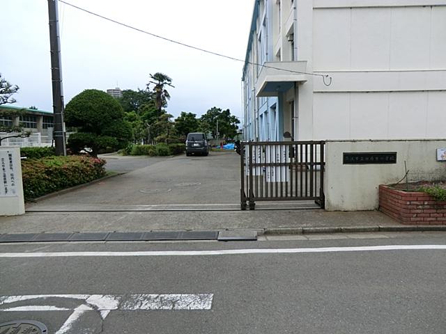 Primary school. 750m until the Fujisawa Municipal Shonandai Elementary School