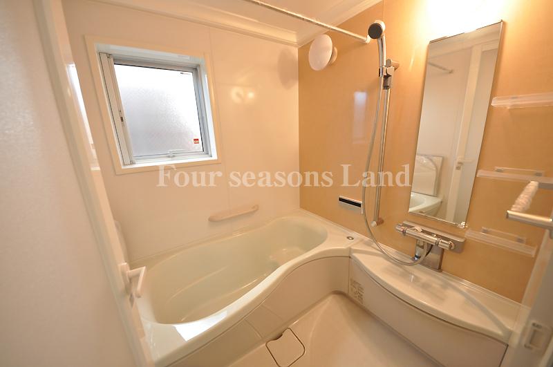 Bathroom. Indoor (12 May 2013) Shooting