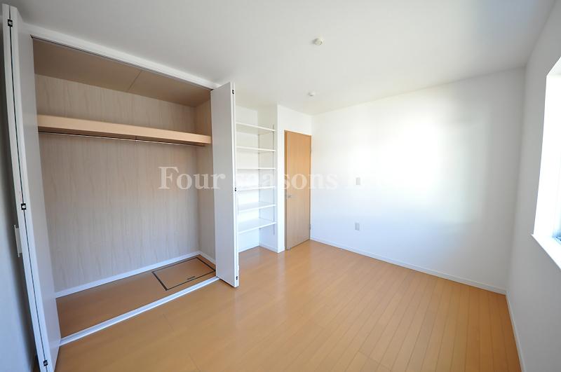 Non-living room. Indoor (12 May 2013) Shooting