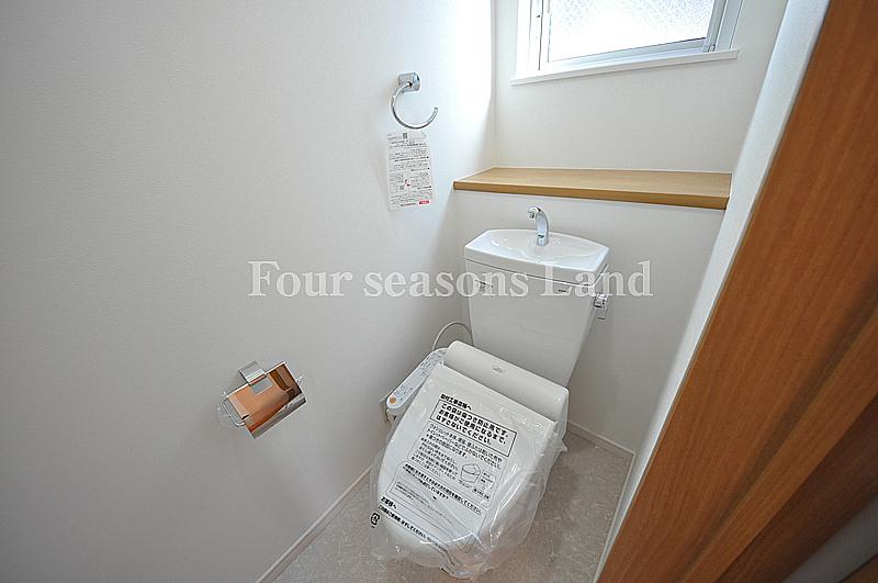 Toilet. Indoor (12 May 2013) Shooting