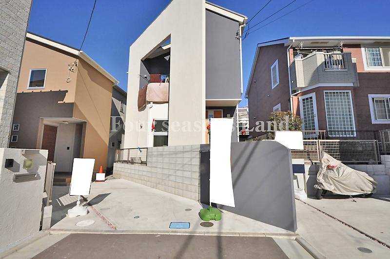 Local photos, including front road. Local (12 May 2013) Shooting