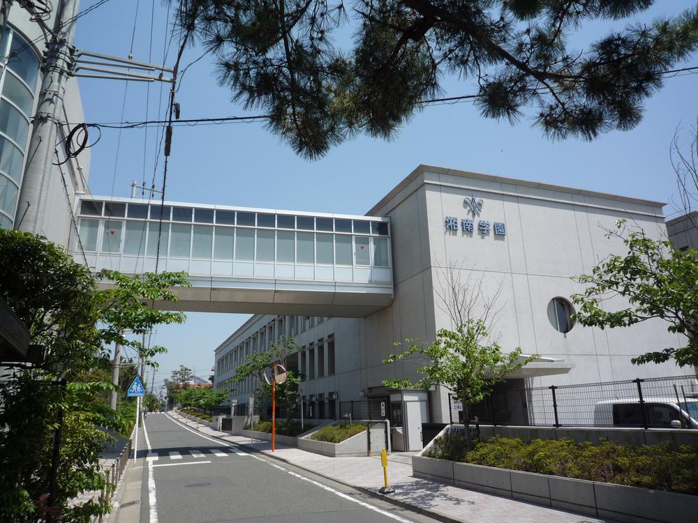 Junior high school. Private Shonangakuen until junior high school 537m