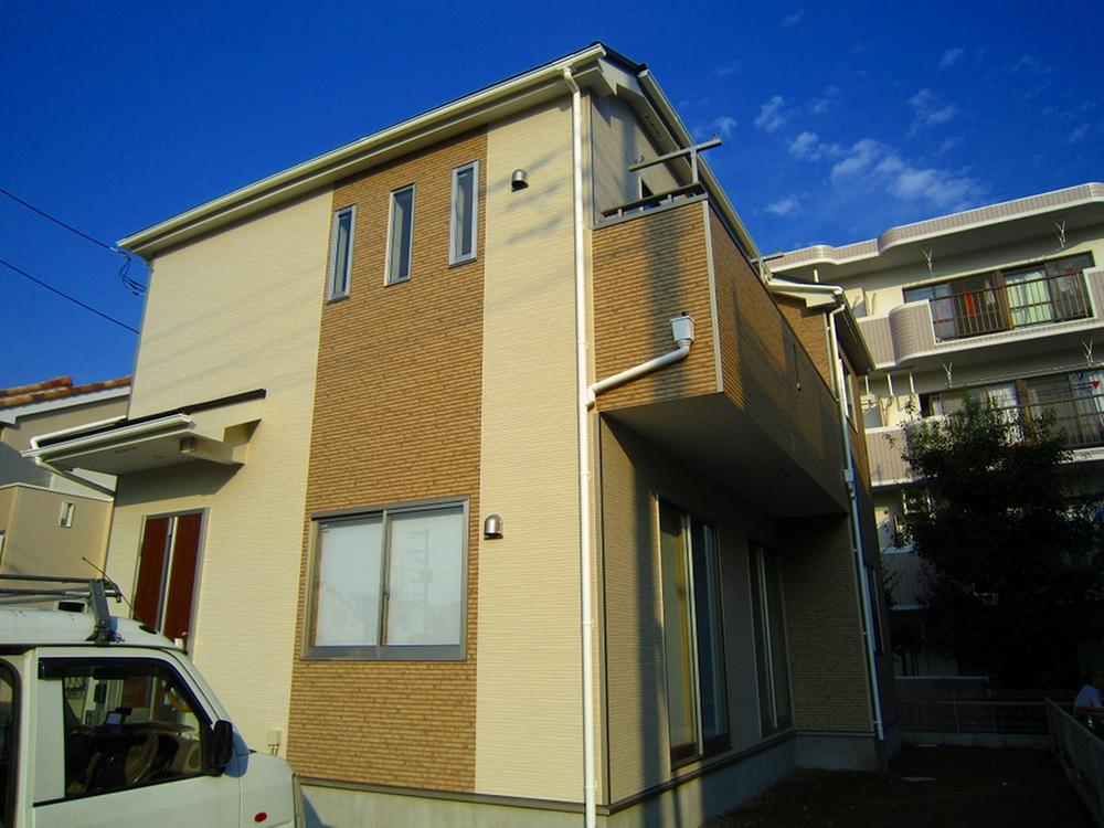 Rendering (appearance). Example of construction