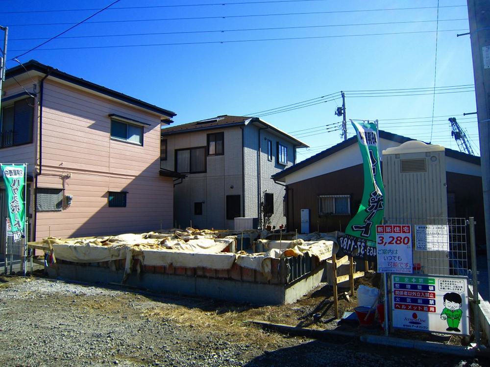 Local photos, including front road. Local (11 May 2013) Shooting