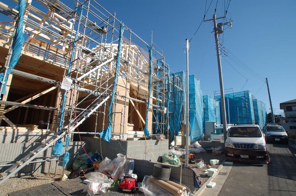 Local photos, including front road. Finally stood up all building! 2013 / 12 / 14 shooting