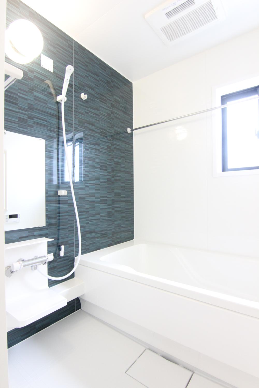 Bathroom. Building 2: System bus ○ bathroom ventilation dryer mounted ○ 1 pyeong type of comfortable size