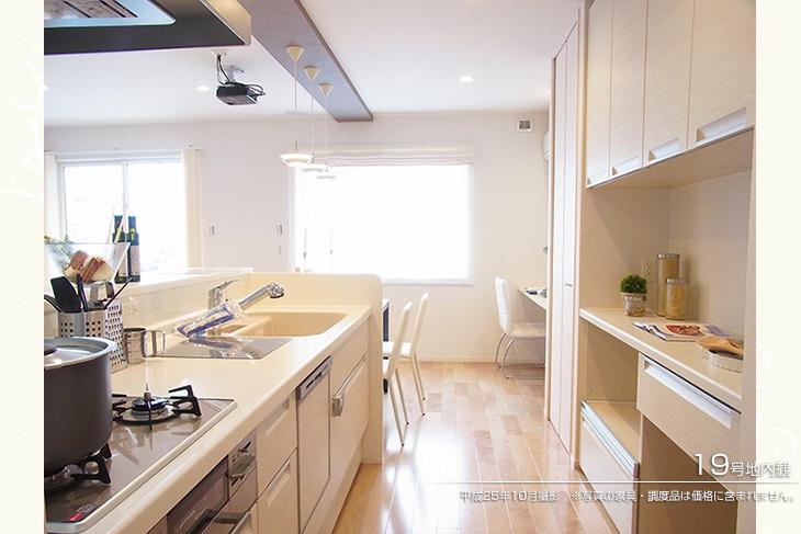 Kitchen.  [No. 19 place] [Introspection Photo] 2013 October shooting  ※ Photos furniture ・ Furnishings are not included in the price. 