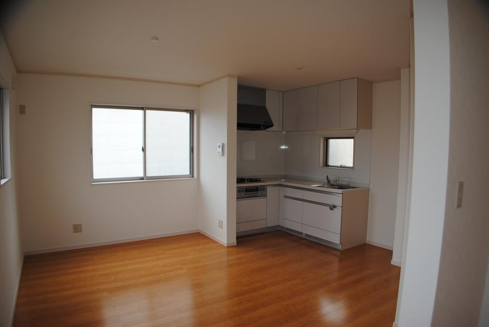 Living. Local (12 May 2013) Shooting