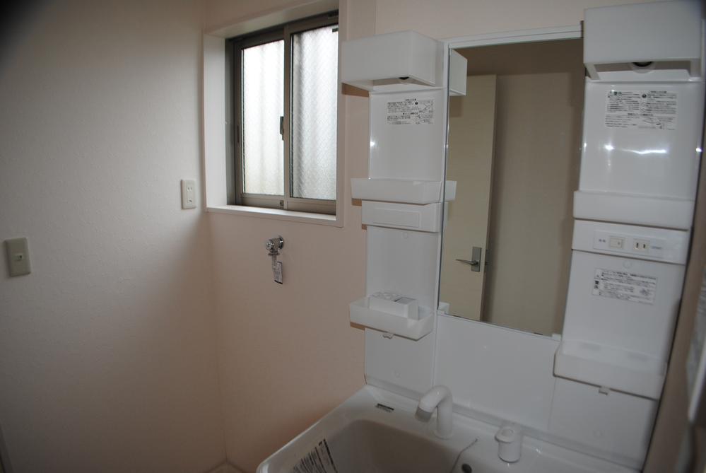 Wash basin, toilet. Indoor (12 May 2013) Shooting