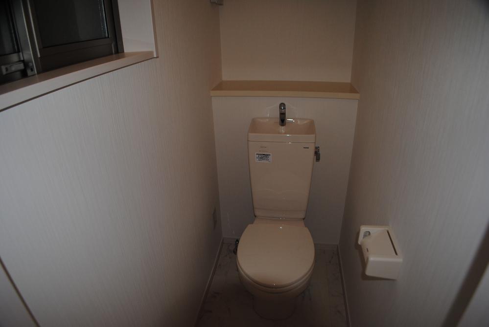 Toilet. Indoor (12 May 2013) Shooting