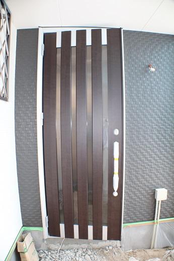 Entrance. Local (July 2013) Shooting Chic entrance door!