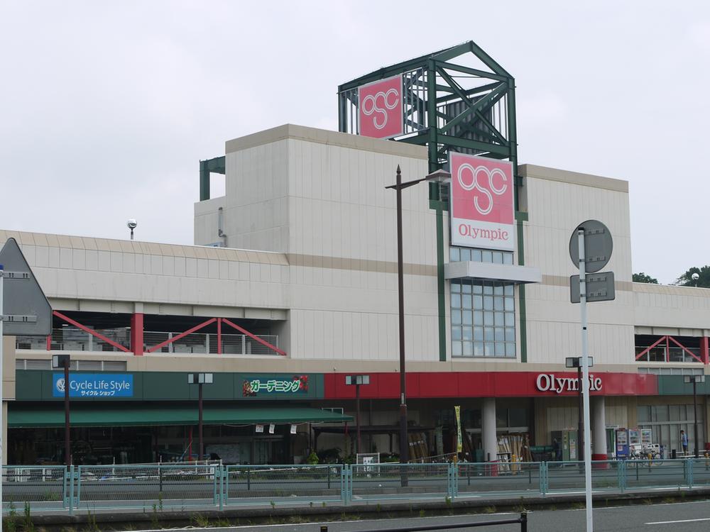 Supermarket. 475m to Olympic Fujisawa shop