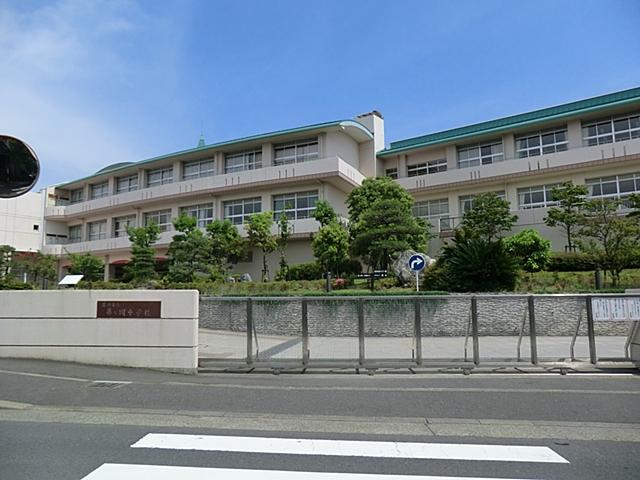 Junior high school. Fujigaoka 870m until junior high school