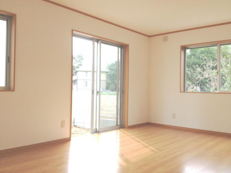 Same specifications photos (living)