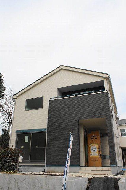 Local appearance photo. All four households in a quiet subdivision. Spacious can use your garden, Also suitable for children of child-rearing. 