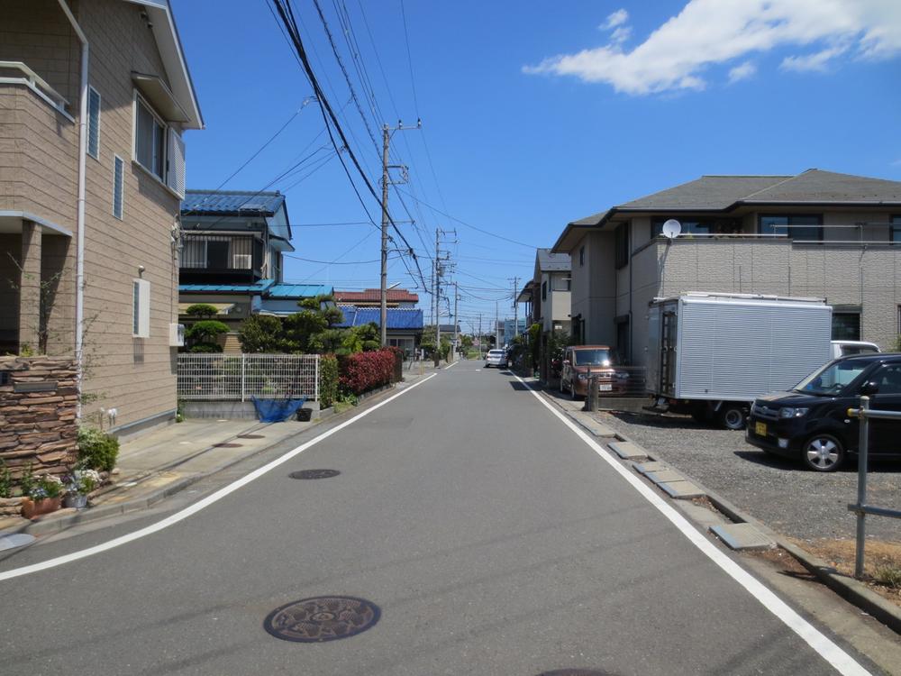Other. Easy to walk in the spacious the entire surface of the road