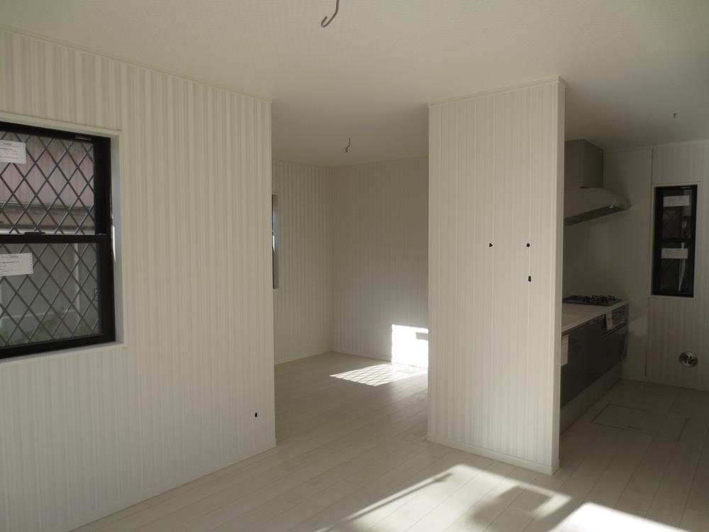 Living. From the south side of the window ☆