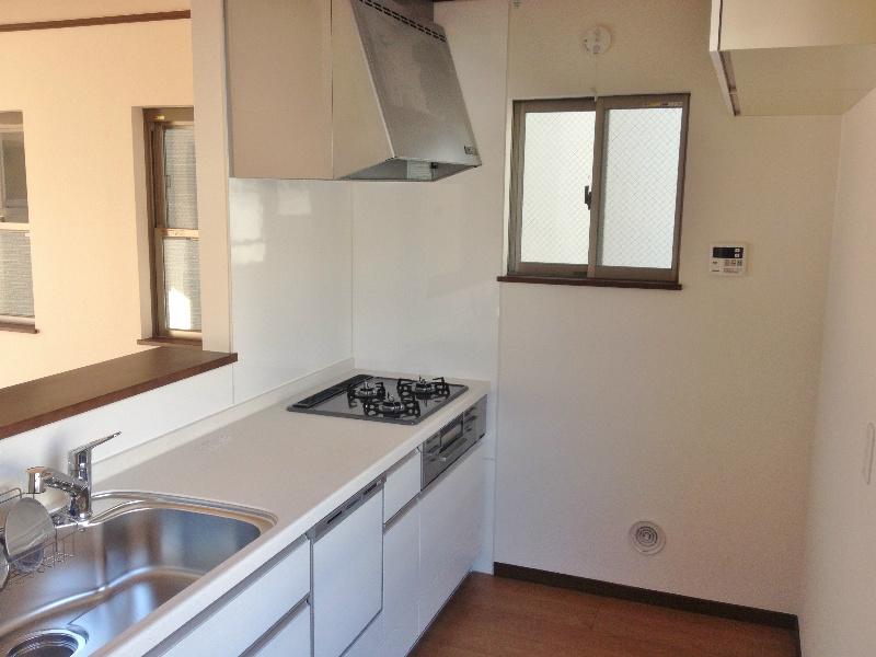 Kitchen. With happy tableware washing dryer in your wallet!