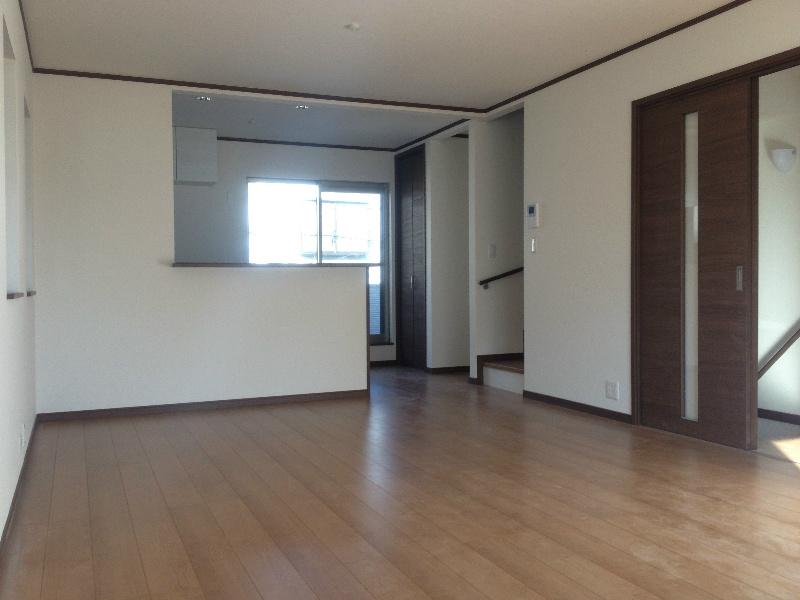 Living. Bright room on the south-facing living room!