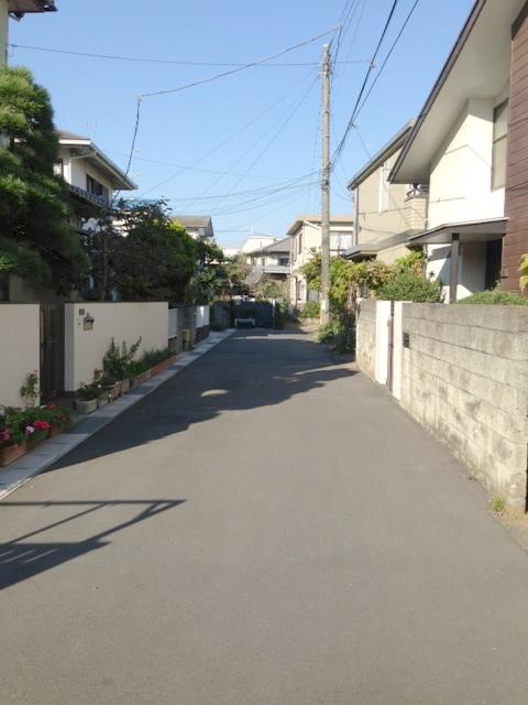 Local photos, including front road. Frontal road