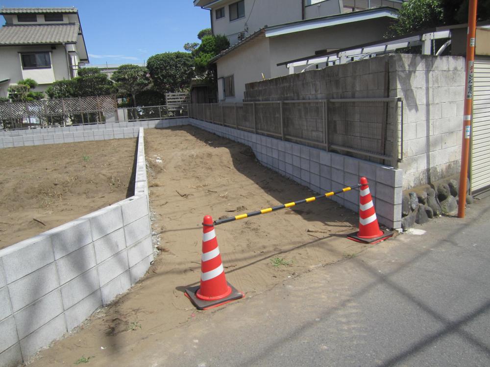 Local photos, including front road. Local (09 May 2013) Shooting