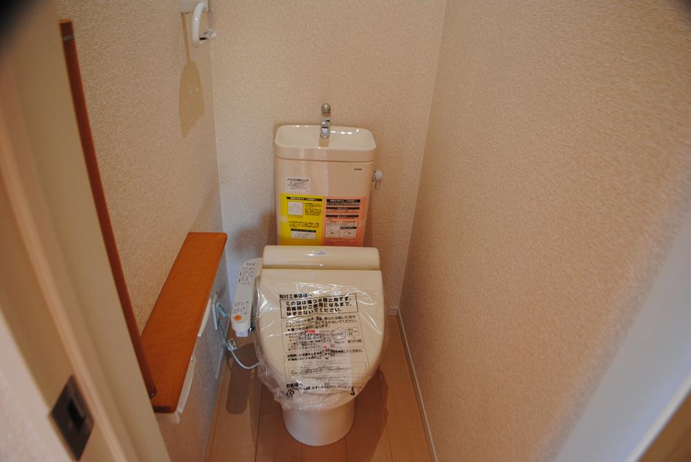 Toilet. Indoor (11 May 2013) Shooting