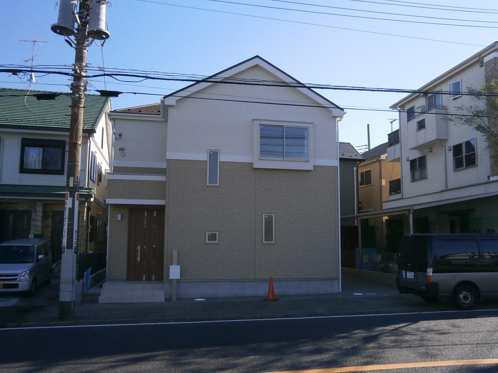 Local appearance photo. Local (12 May 2013) There are two units shooting car space