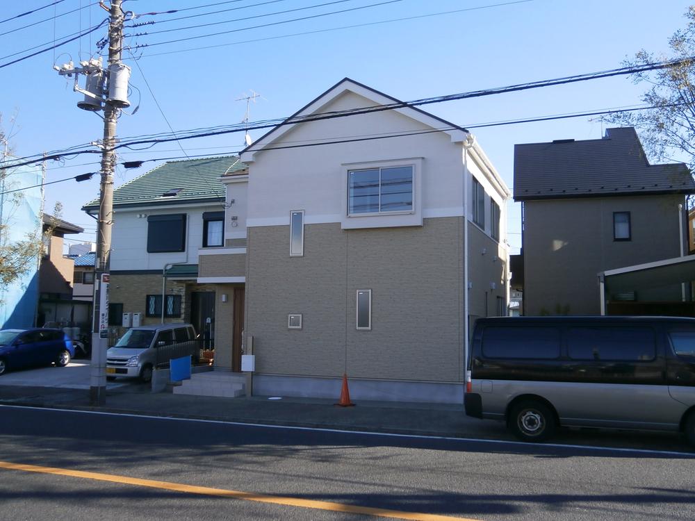 Local photos, including front road. Local (12 May 2013) Shooting