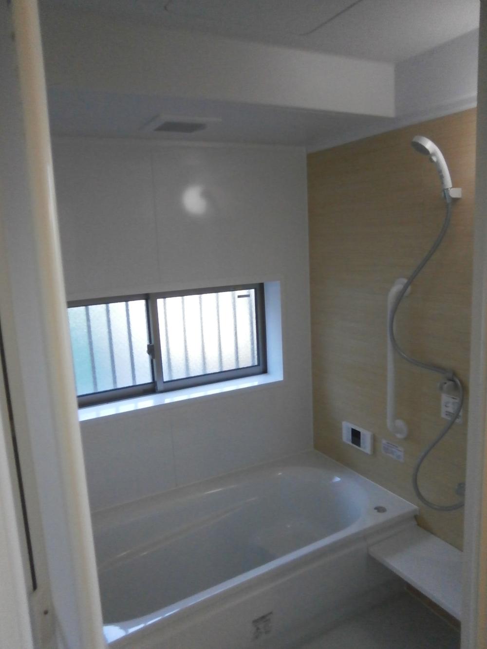 Bathroom. Local (12 May 2013) Shooting 1 pyeong type of unit bus. Cleaning is also convenient because there is also a window.