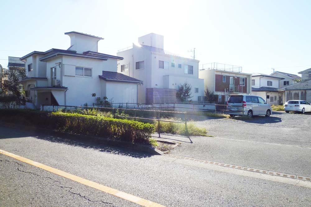 Local photos, including front road. Local (11 May 2013) Shooting