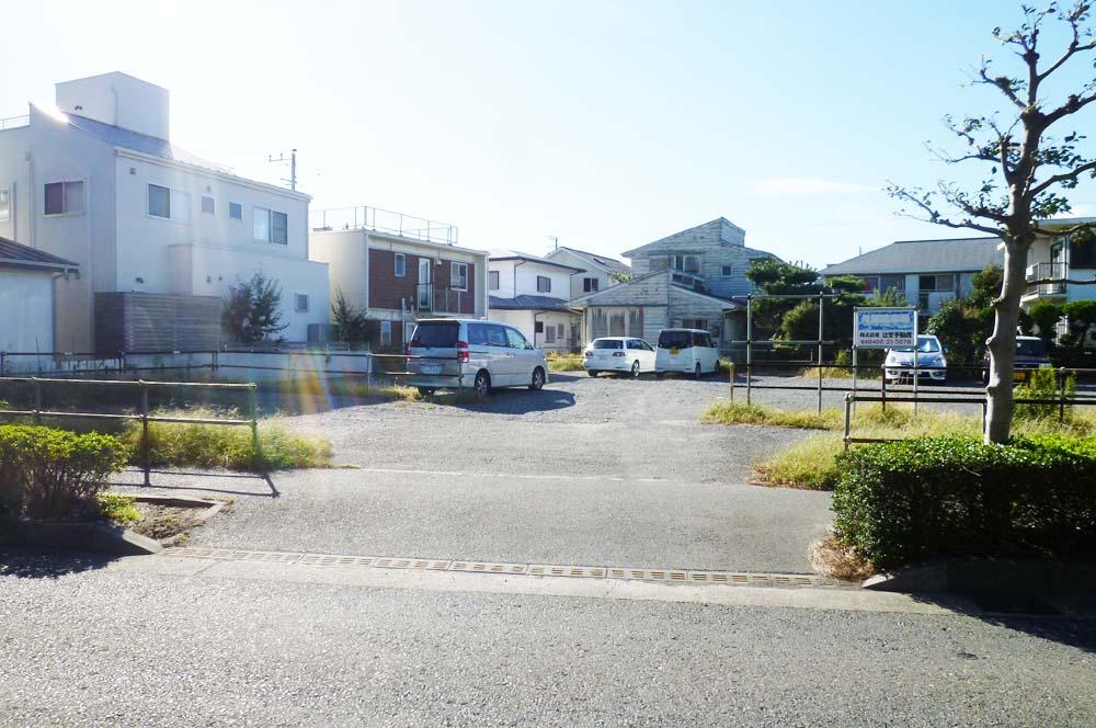 Local photos, including front road. Local (11 May 2013) Shooting