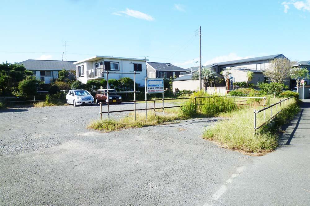 Local photos, including front road. Local (11 May 2013) Shooting