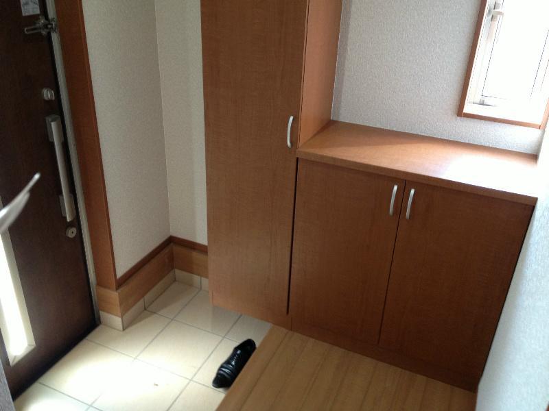 Entrance. There is a window of Akaritori the entrance!