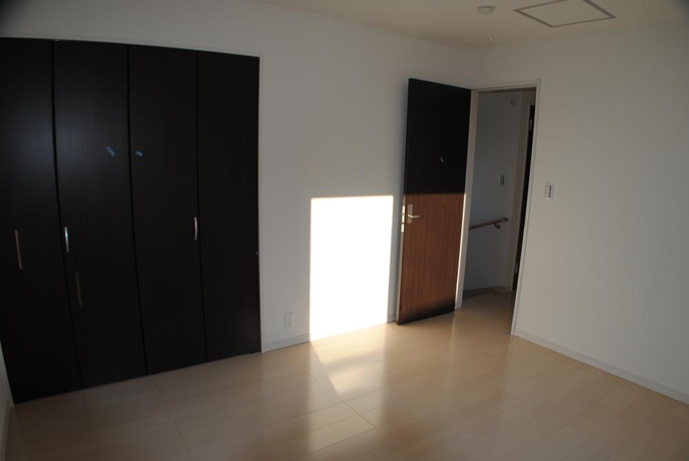 Non-living room. Indoor (12 May 2013) Shooting