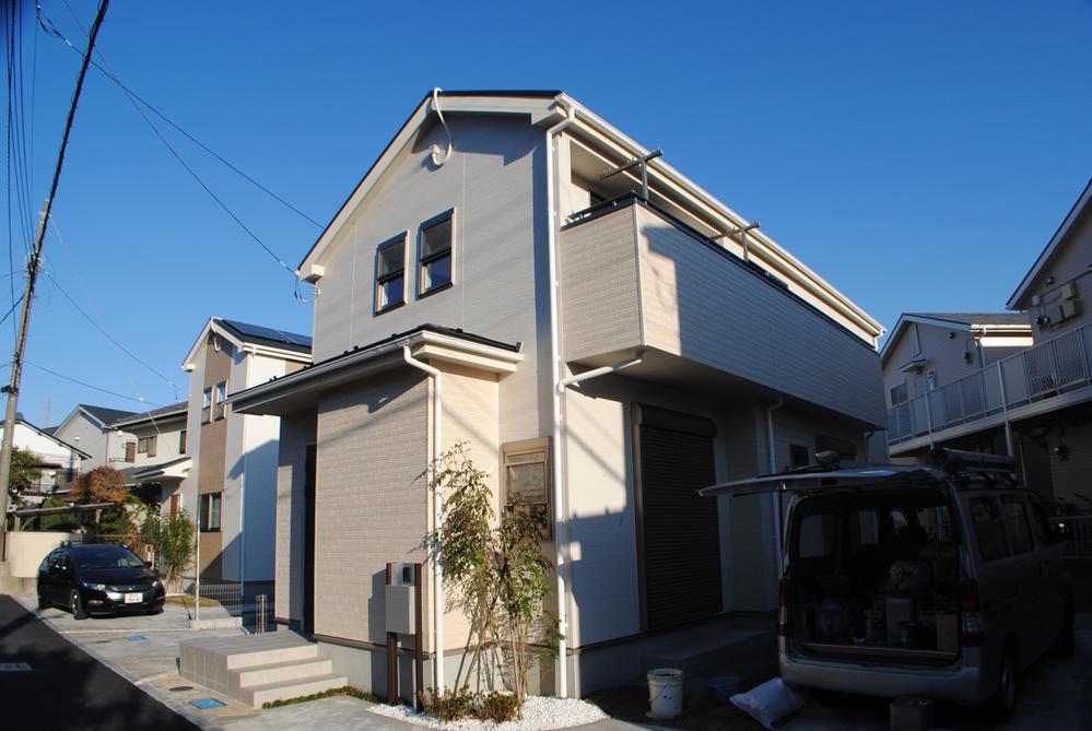 Local photos, including front road. Local (12 May 2013) Shooting