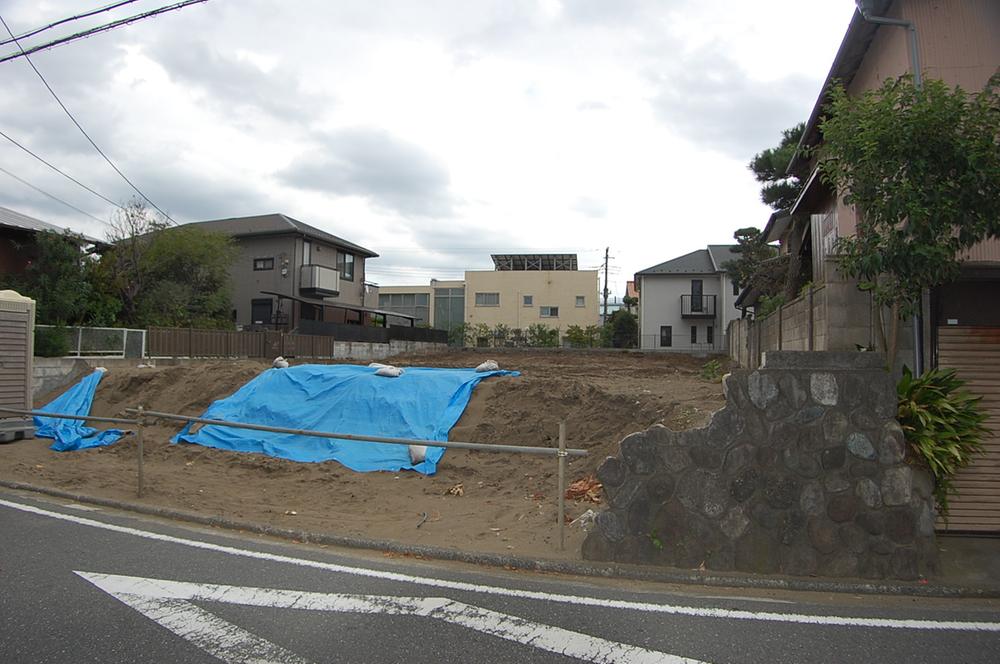 Local photos, including front road. Local (10 May 2013) Shooting