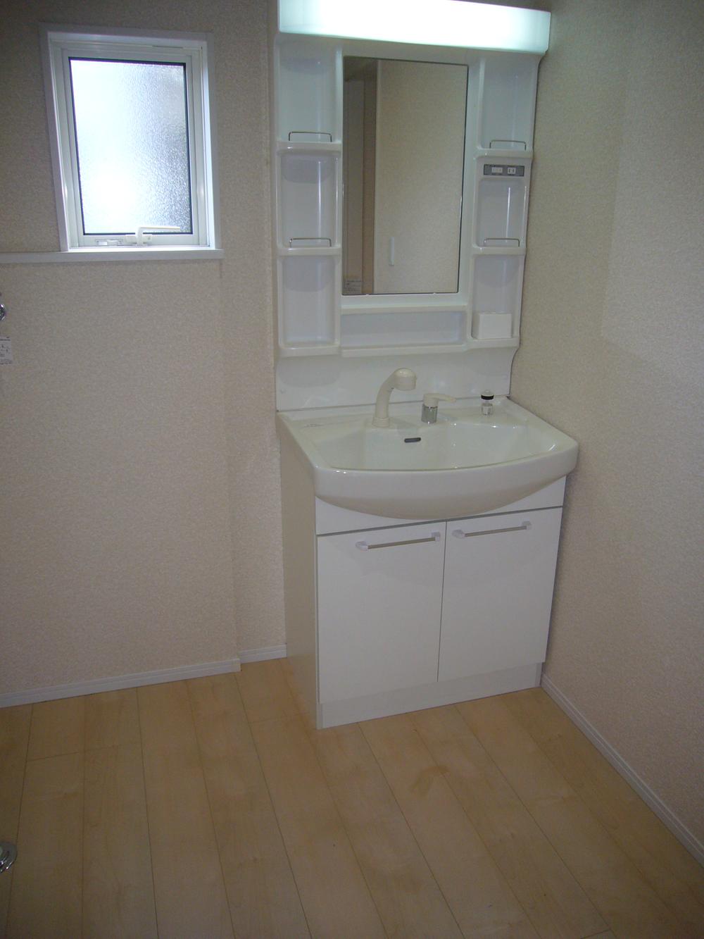 Wash basin, toilet. Indoor (12 May 2013) Shooting