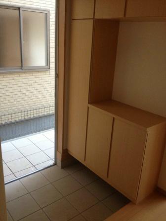 Entrance. Abundant storage that pat enter whole family worth! 