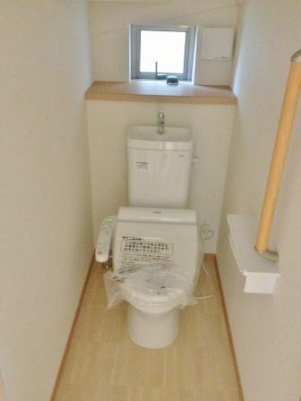 Toilet. Worry the elderly with a handrail! 