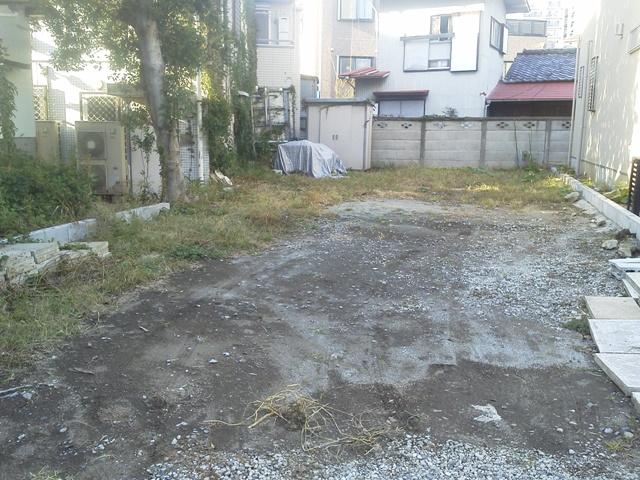 The entire compartment Figure. Site is also large attractive living environment close to the station.