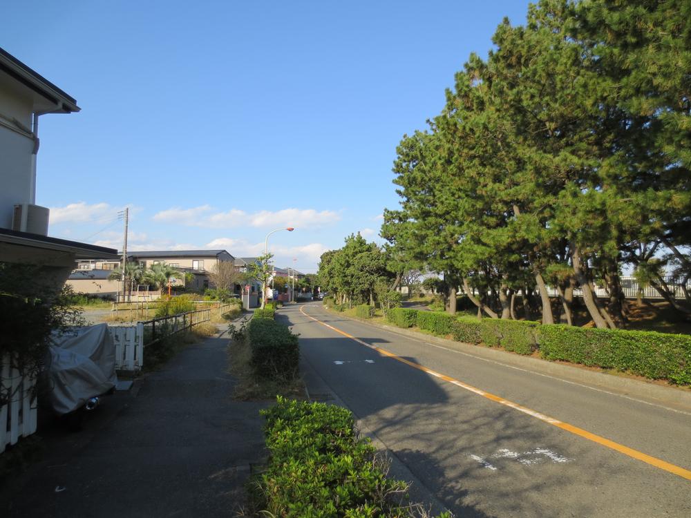 Local photos, including front road. Local (11 May 2013) Shooting