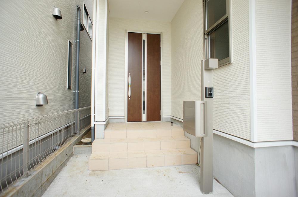 Entrance. Local (12 May 2013) Shooting, It is the entrance door of the calm feeling.