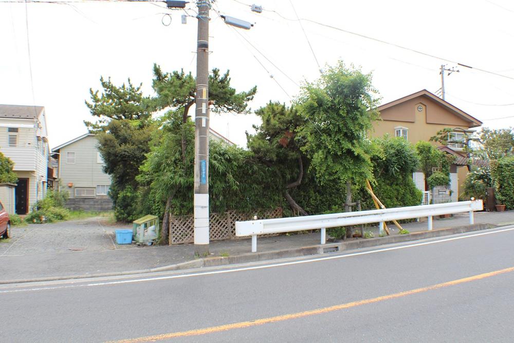 Local photos, including front road. Local (July 2013) Shooting