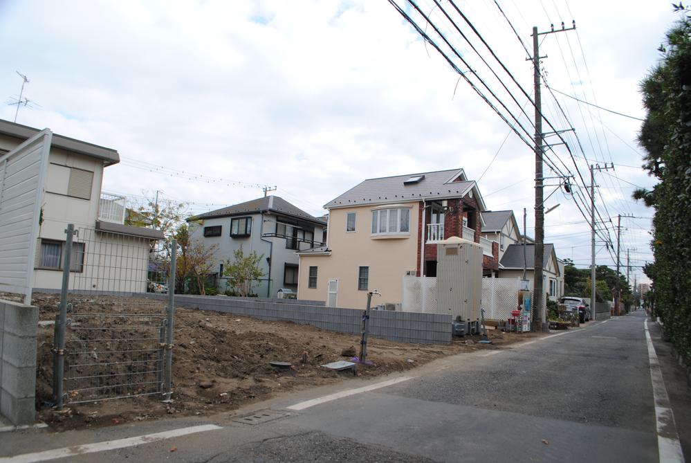 Local photos, including front road. Local (12 May 2013) Shooting