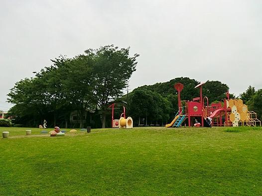 Other Environmental Photo. 640m to the palace side park